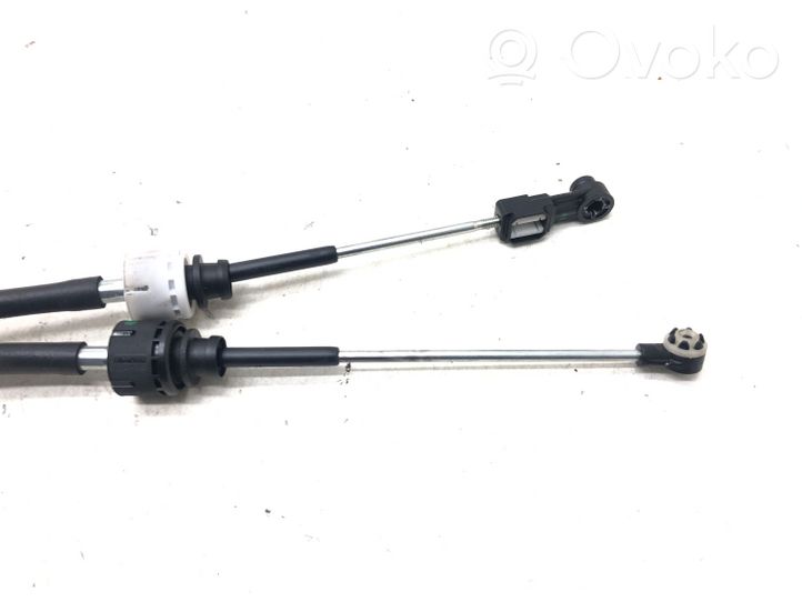 Renault Megane III Gear shift cable linkage 8200781046