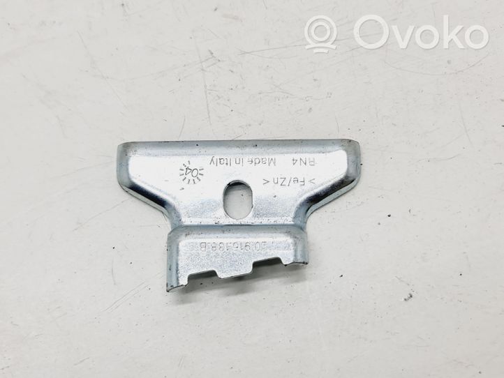 Volkswagen Touareg I Staffa di montaggio della batteria 7L0915138B