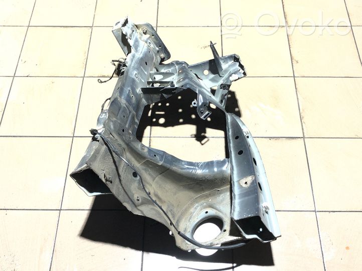 Subaru Outback Longherone lato anteriore 