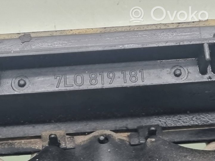 Volkswagen Touareg I Quarter panel pressure vent 7L0819181