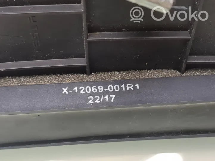 Tesla Model S Boczny element deski rozdzielczej 102836200A