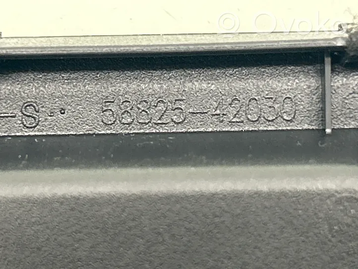Toyota RAV 4 (XA50) Tappetino antiscivolo vano portaoggetti 5882542030