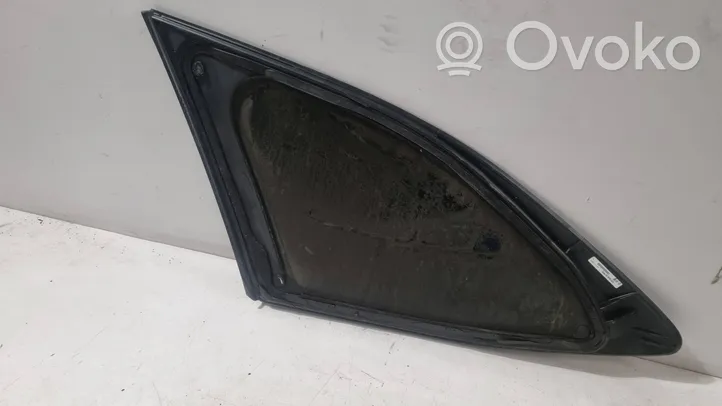 Subaru Outback Fenêtre latérale avant / vitre triangulaire 0104213517