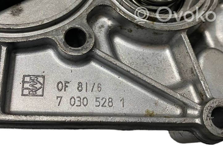 Land Rover Range Rover Sport L320 Support de filtre à huile 70305281