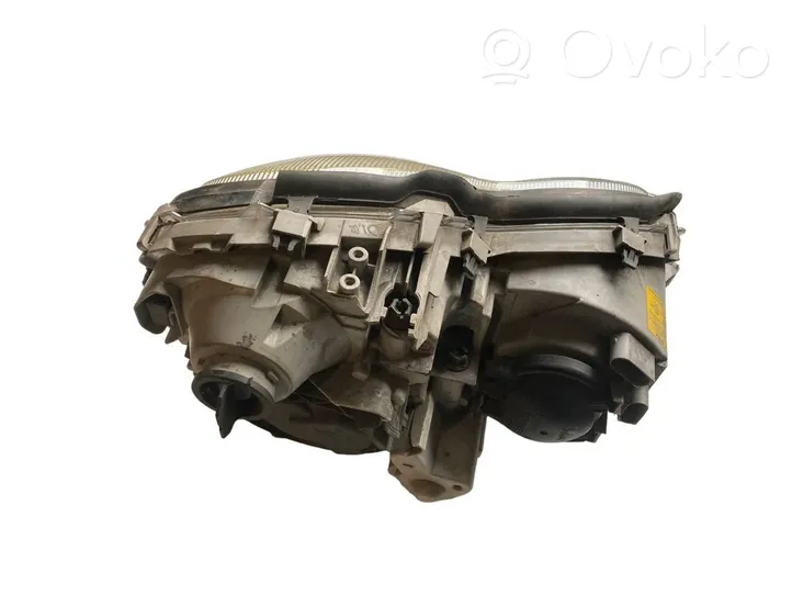 Mercedes-Benz C W203 Lampa przednia A2038201161