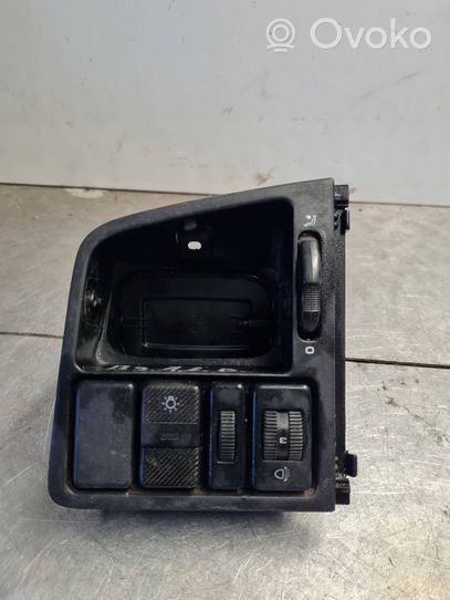 Volkswagen PASSAT B3 Dash center air vent grill 357819709