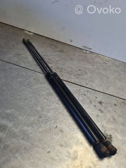 Volkswagen Golf IV Tailgate/trunk strut/damper 1J6827550