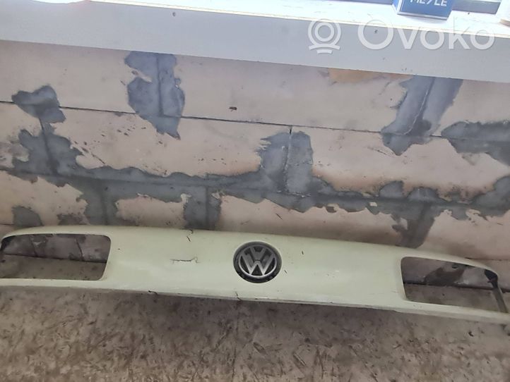 Volkswagen PASSAT B3 Grille calandre supérieure de pare-chocs avant 357853653