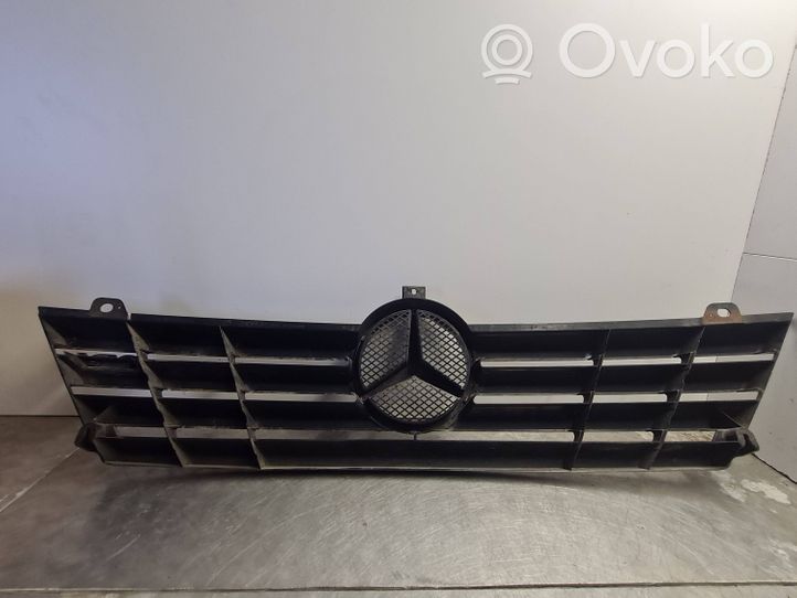Mercedes-Benz Sprinter W901 W902 W903 W904 Grille calandre supérieure de pare-chocs avant A9018800085