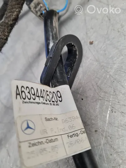 Mercedes-Benz Vito Viano W639 Wiązka przewodów klapy tylnej / bagażnika A6394405209