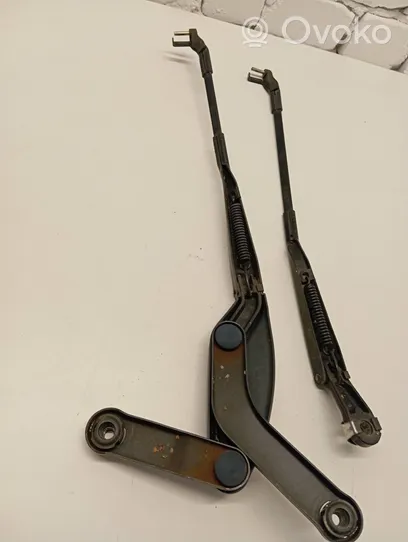 Mercedes-Benz S W220 Front wiper blade arm A2208200044