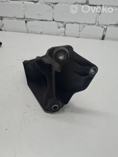 Volkswagen Transporter - Caravelle T5 Engine mounting bracket 7E0199343