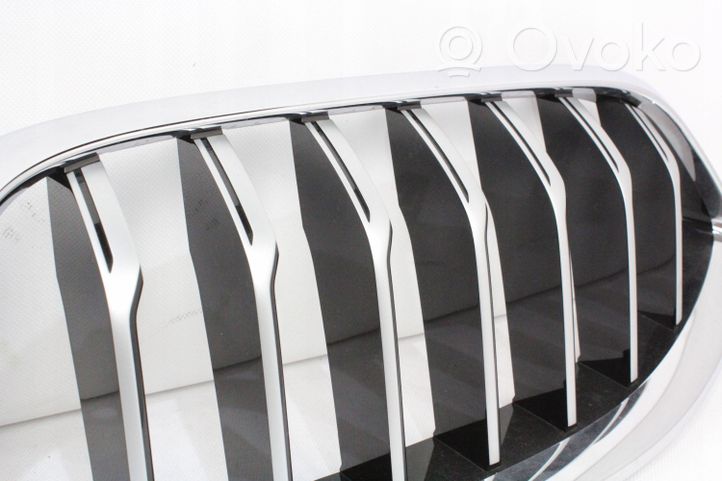 BMW 8 G15 Maskownica / Grill / Atrapa górna chłodnicy 8092664