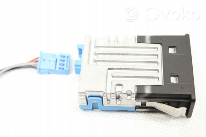 BMW 7 G11 G12 USB socket connector 