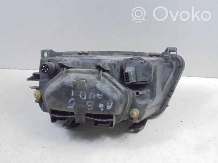 Audi A4 S4 B5 8D Phare frontale 8D0941030B