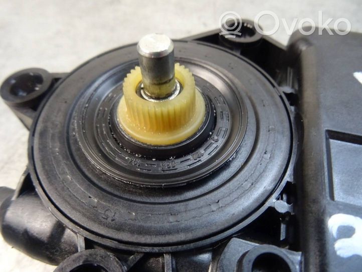 KIA Carens III Moteur de lève-vitre de porte avant 1137328325