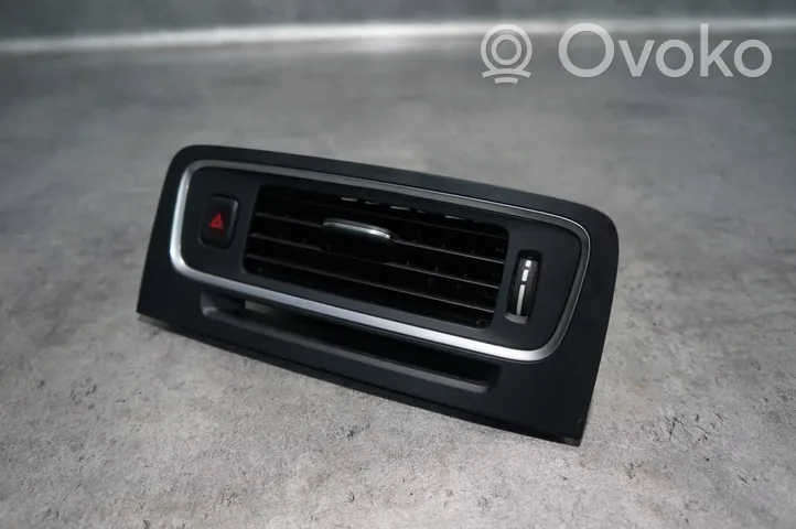 Volvo S60 Griglia di ventilazione centrale cruscotto 1302138