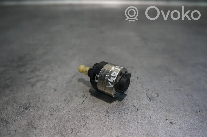 Volvo V40 Sensore di livello faro/fanale 7153113399