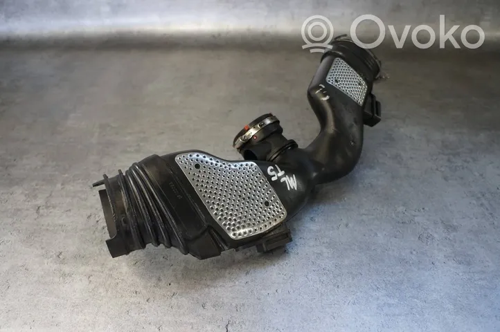 Mercedes-Benz ML W164 Turboahtimen ilmanoton letku A6420907337