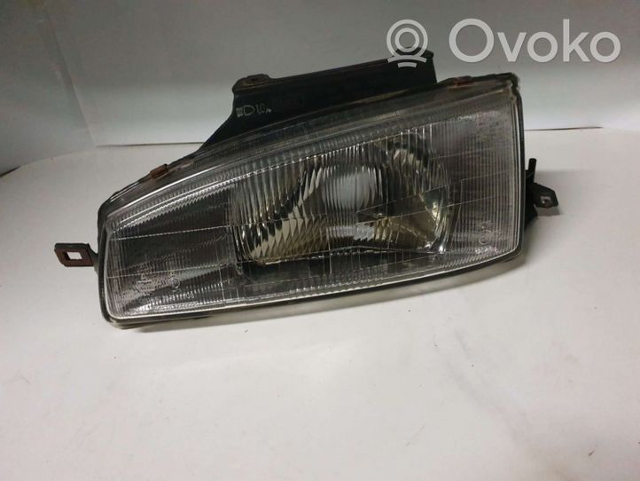 Hyundai Lantra I Lampa przednia 7R011108