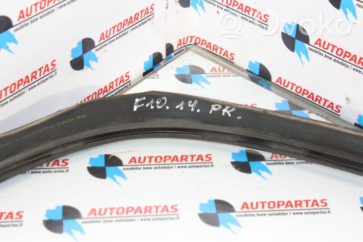 BMW 5 F10 F11 Guma variklio skyriaus 7206521