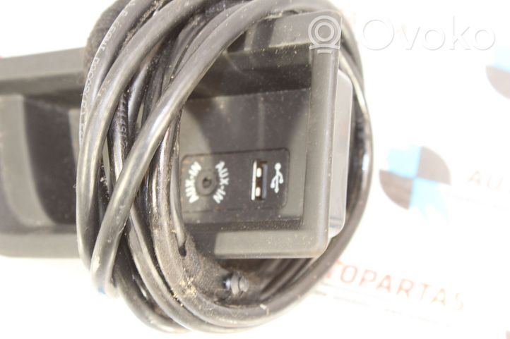 BMW 3 F30 F35 F31 USB socket connector 9207357