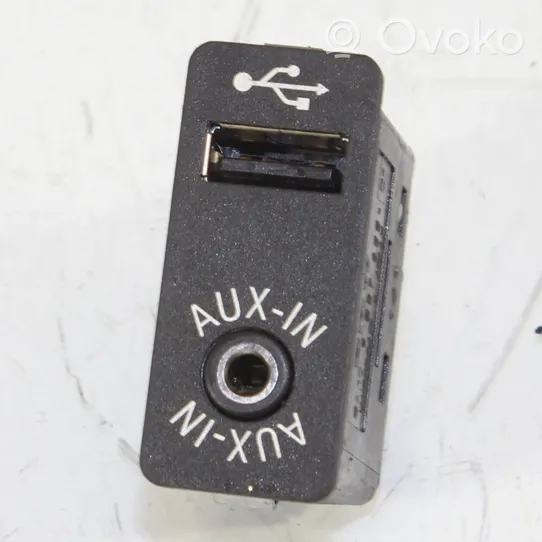 BMW X3 F25 Connettore plug in USB 9237653