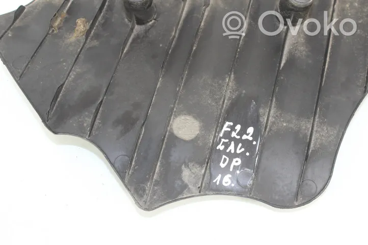 BMW 2 F22 F23 Couvre soubassement arrière 6796138