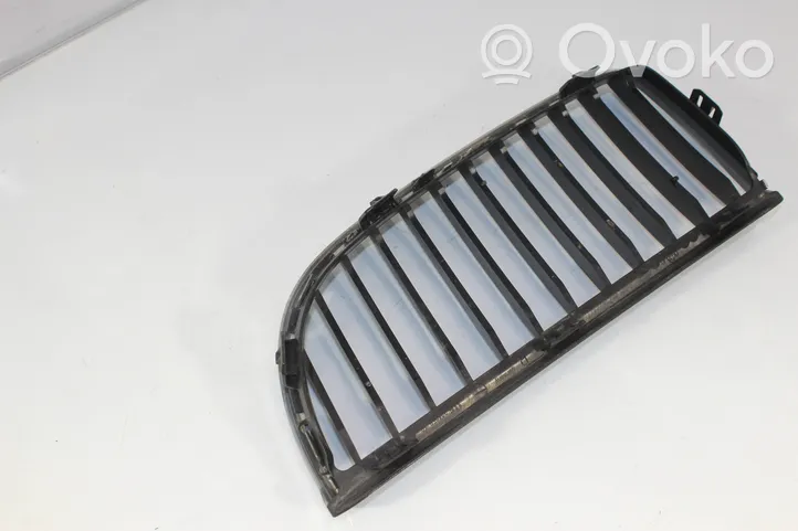 BMW 3 E90 E91 Grille calandre supérieure de pare-chocs avant 22405910