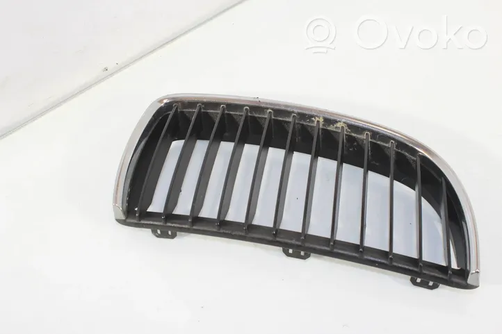 BMW 3 E90 E91 Grille calandre supérieure de pare-chocs avant 22405910