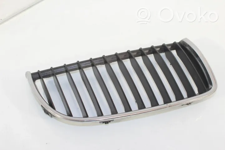 BMW 3 E90 E91 Grille calandre supérieure de pare-chocs avant 22405910