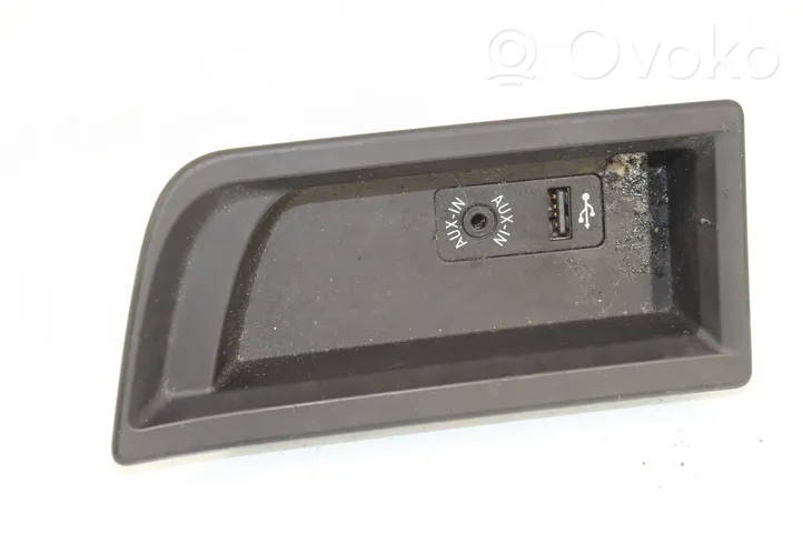 BMW 3 F30 F35 F31 Gniazdo / Złącze USB 9207358