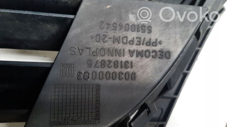 Opel Vectra C Etupuskurin ylempi jäähdytinsäleikkö 13182876