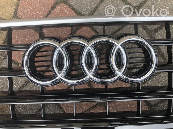 Audi Q3 8U Grotelės viršutinės 8U0853653M