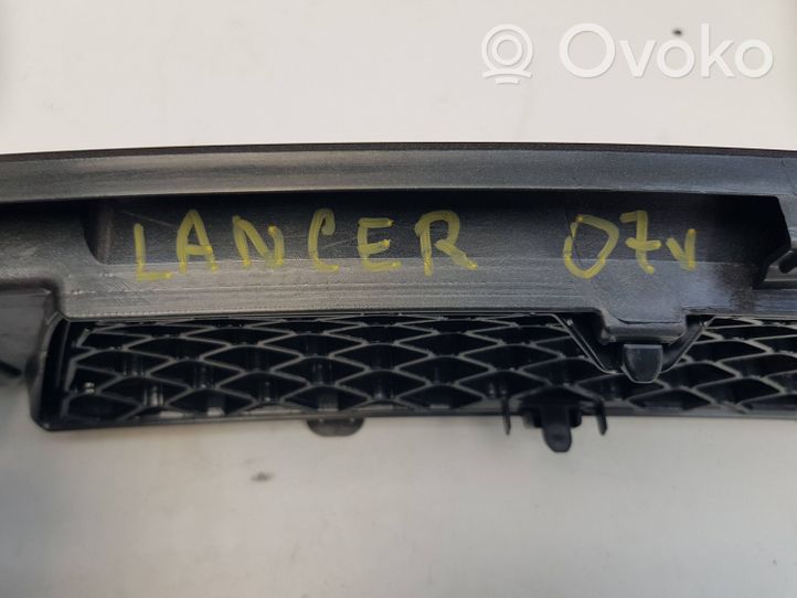 Mitsubishi Lancer X Grille calandre supérieure de pare-chocs avant 7450A610