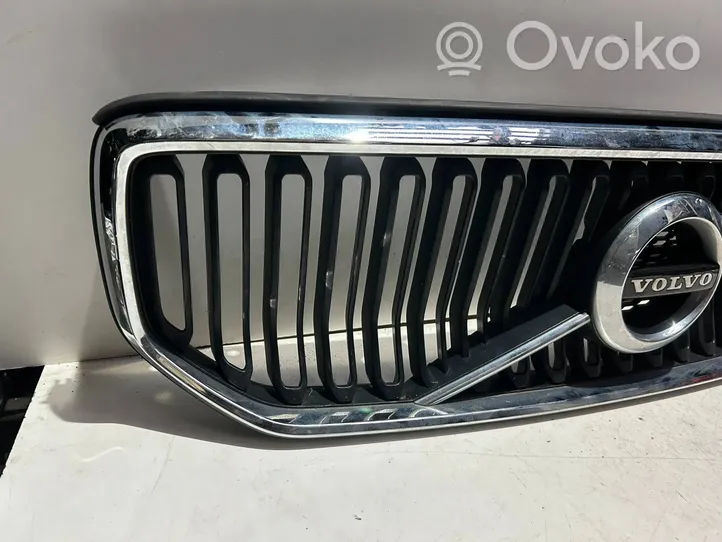 Volvo XC40 Atrapa chłodnicy / Grill 31457345