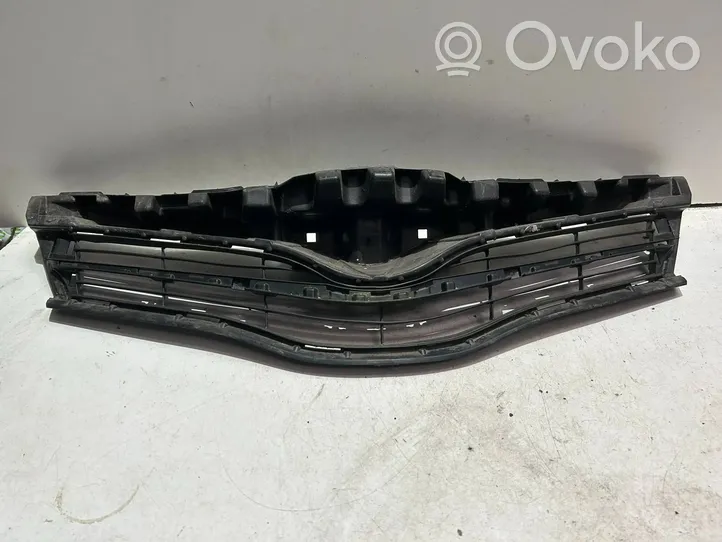 Toyota Yaris Grille calandre supérieure de pare-chocs avant 531110D370