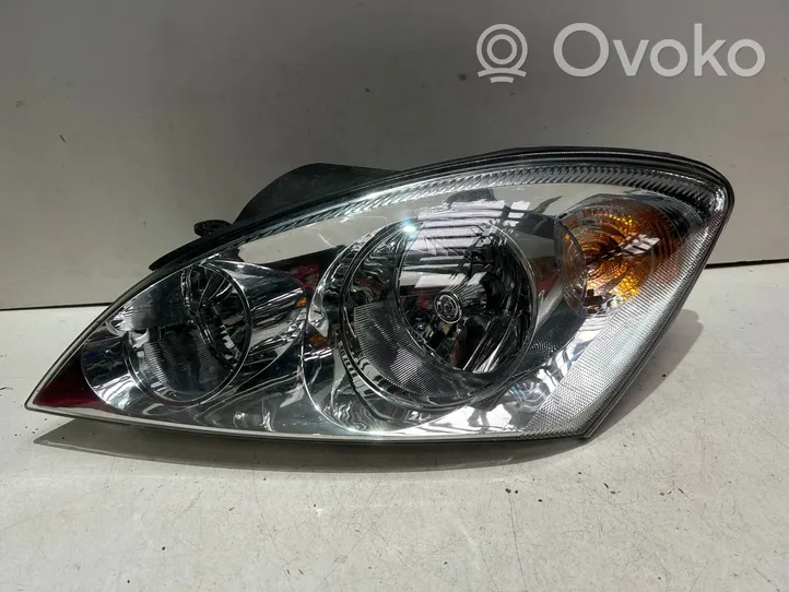 KIA Ceed Lampa przednia 921011H000