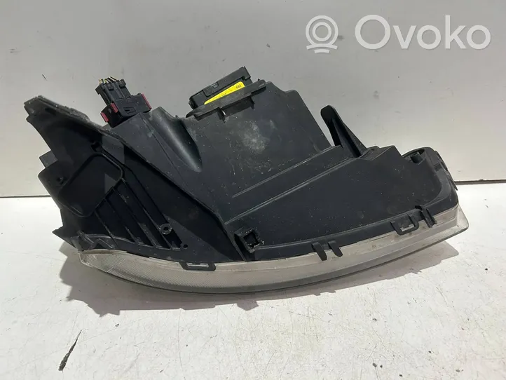 Opel Corsa C Lampa przednia 13237263