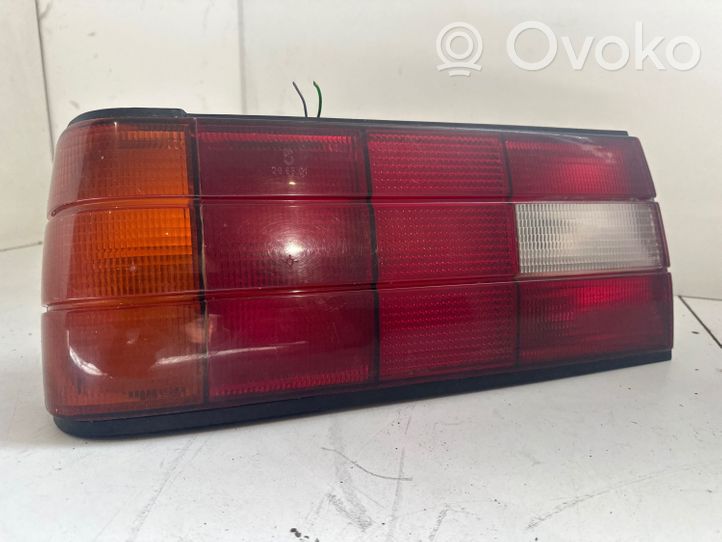 BMW 3 E30 Galinis žibintas kėbule 1386089