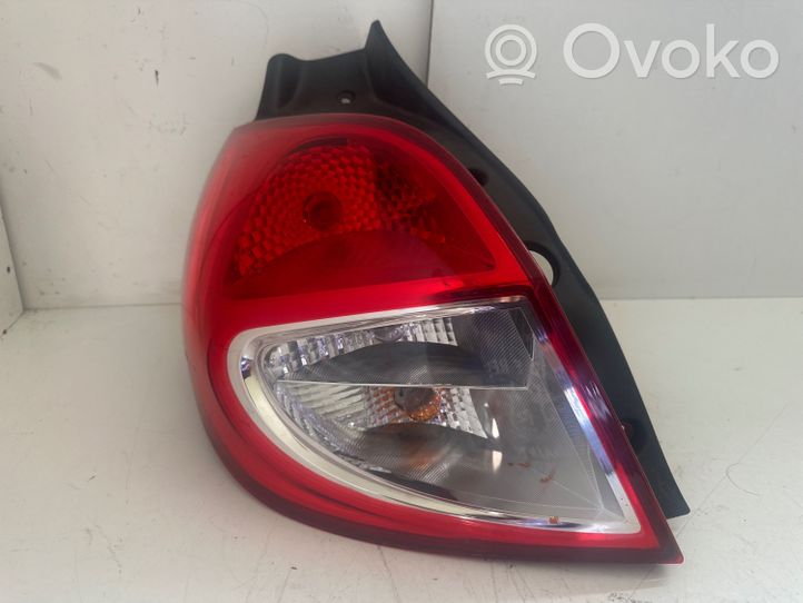 Renault Clio III Luz trasera/de freno 8200776048