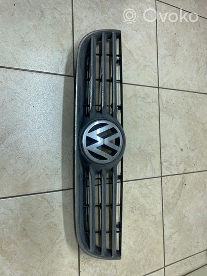 Volkswagen Polo IV 9N3 Grille calandre supérieure de pare-chocs avant VW07060GA