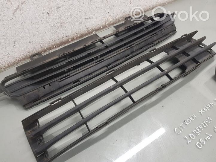 Citroen Xsara Picasso Grille antibrouillard avant 