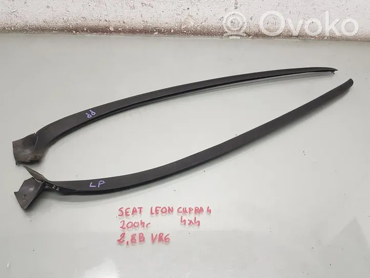 Seat Leon (1M) Windshield trim 