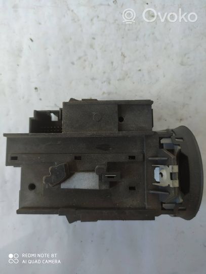 Volkswagen PASSAT B7 Ignition lock contact 3C0905843