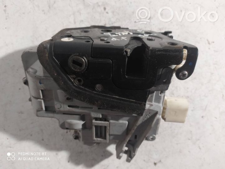 Volkswagen PASSAT B7 Zamek drzwi tylnych 3C4839016A