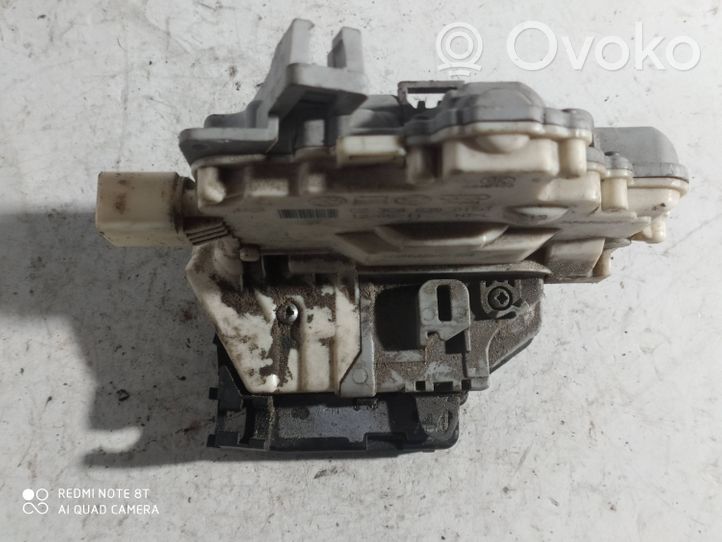 Volkswagen PASSAT B7 Zamek drzwi tylnych 3C4839015A