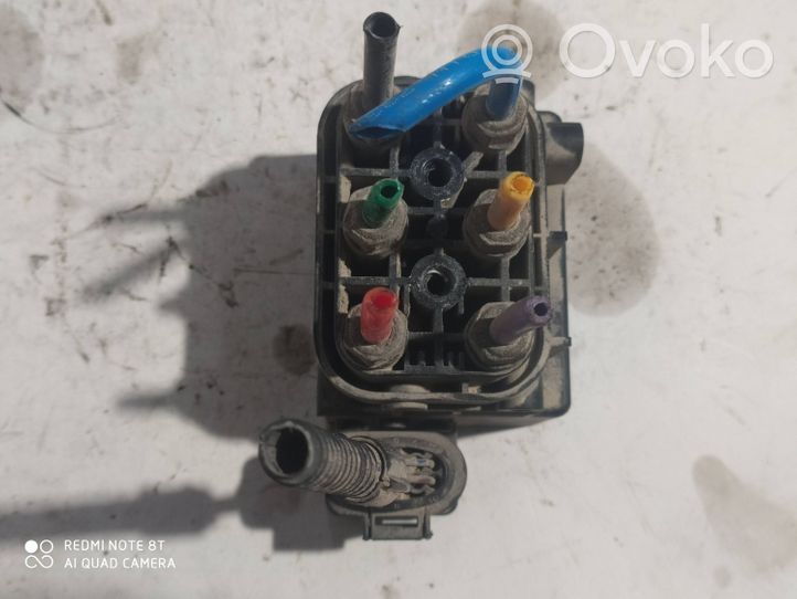 Volkswagen Touareg II Blocco valvola della sospensione pneumatica 15152400272