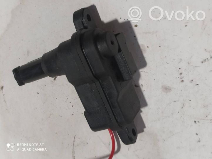 Audi A4 S4 B9 Siłowniki klapki wlewu paliwa 8V0862153A