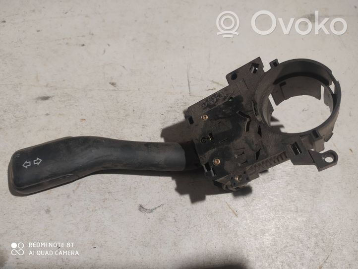 Volkswagen Bora Commodo de clignotant 8L0953513G